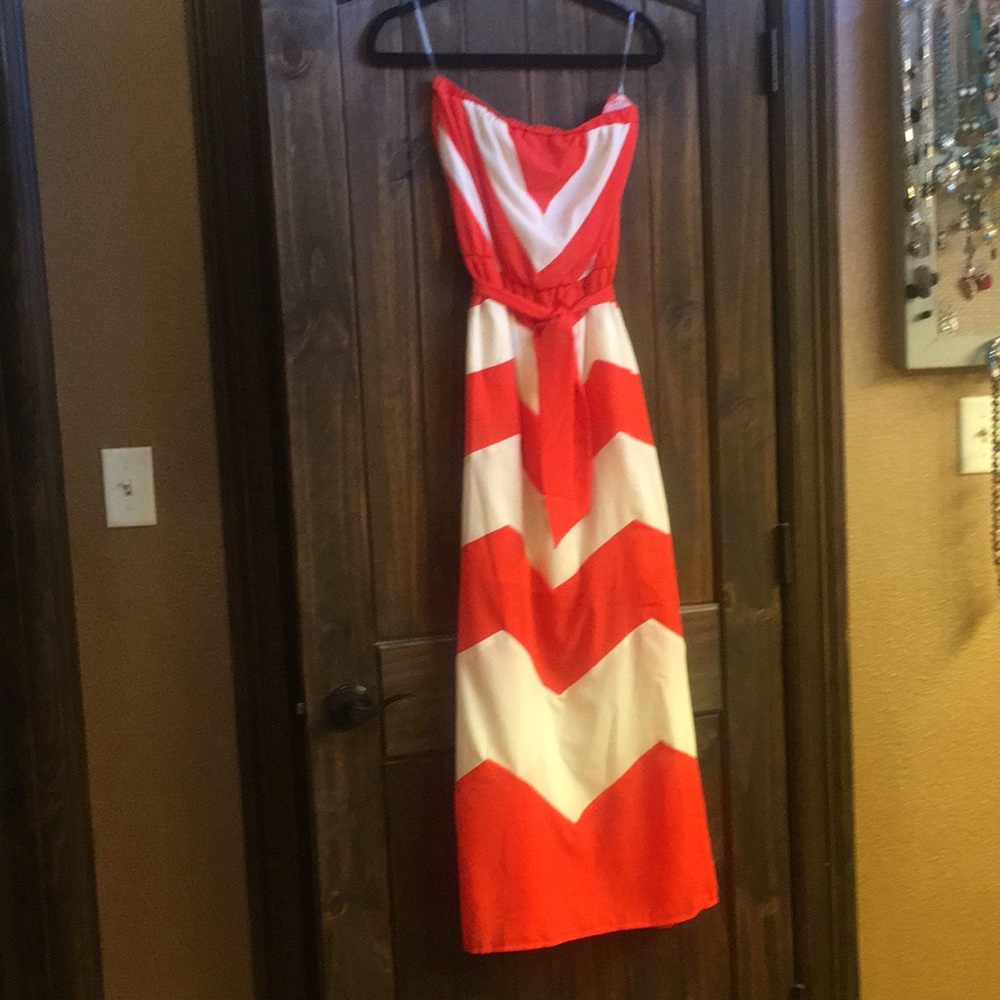 Boutique NWOT Strapless Chevron Maxi dress